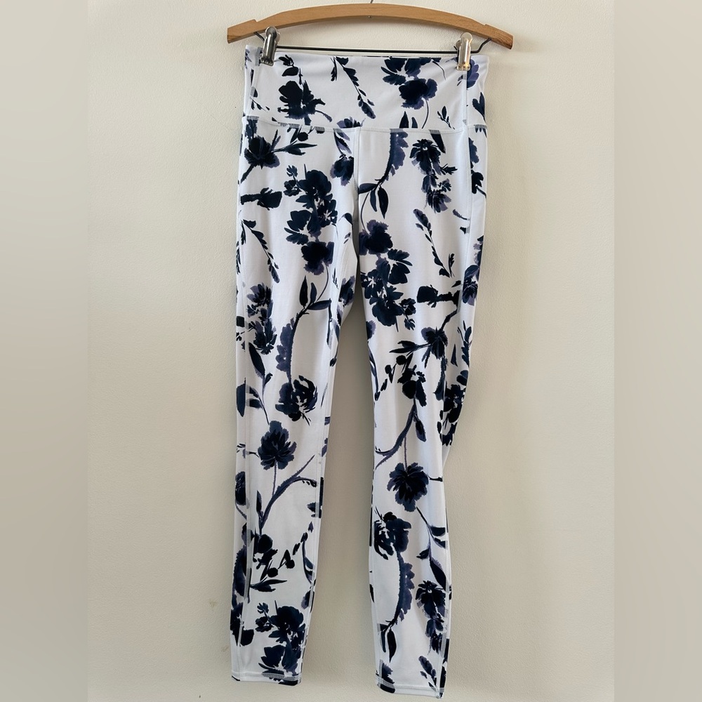ATHLETA, Blue, Purple, White, Water Flower 7/8 Tight Leggings, Size ST